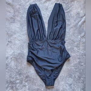 *NWT* Cupshe Deep V-Neck Black Swimsuit Size XL